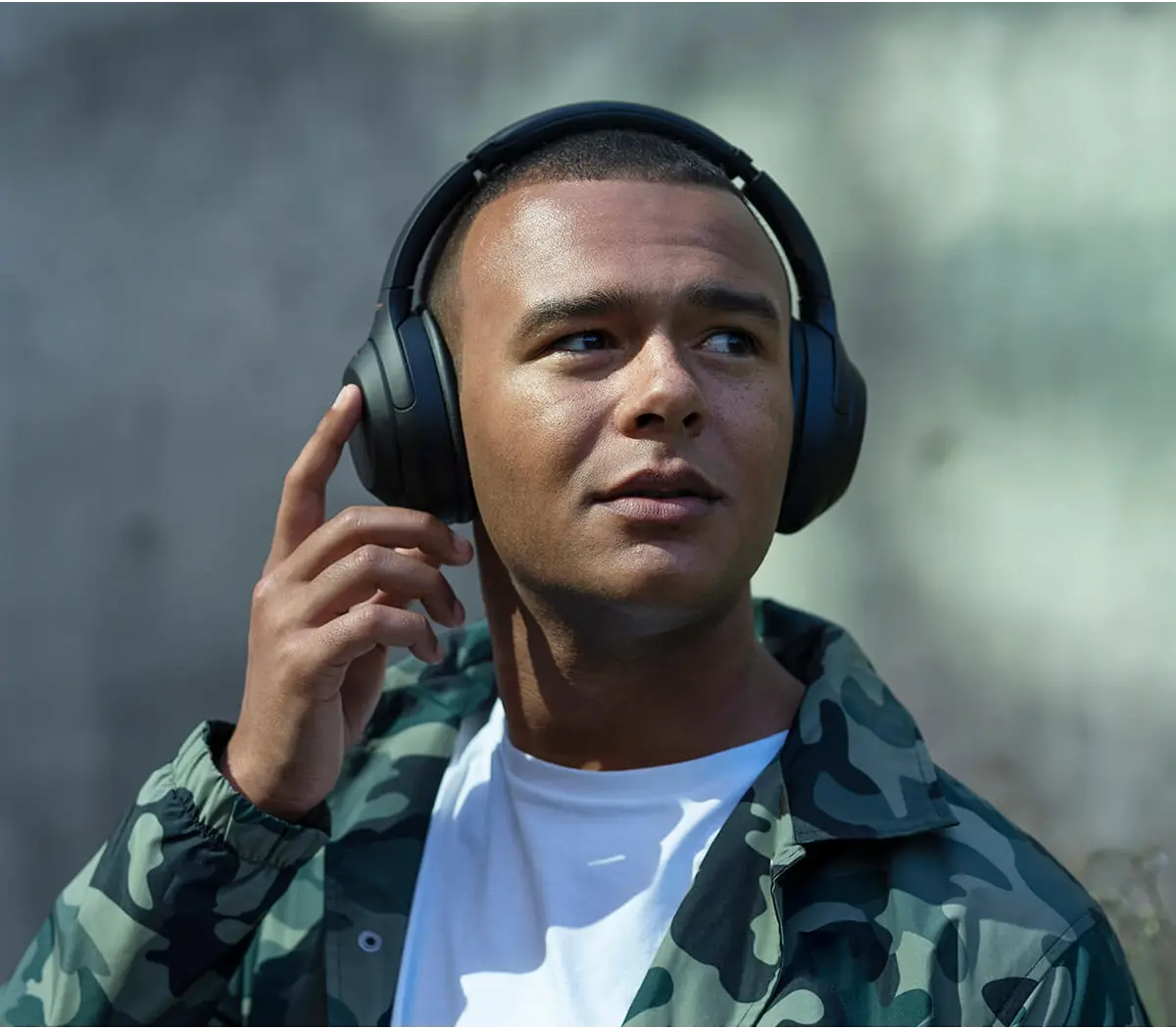 אוזניות Sony WH-1000XM4 Black אוזניות קשת אלחוטיות עם ביטול רעשים למשרד ולטיסות – תמונה 10